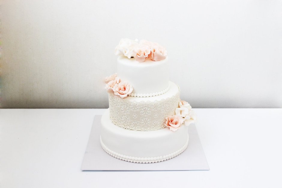 Торт на свадьбу двухъярусный из крема