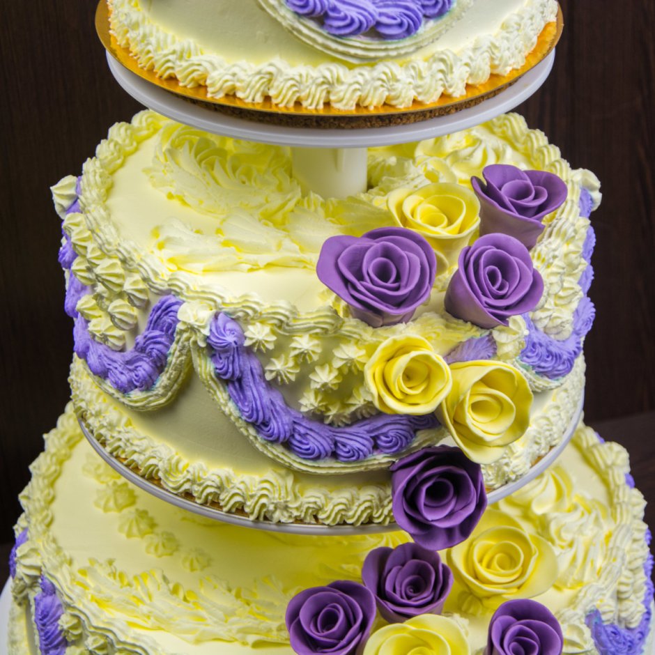 Свадебный торт покрытый велюром