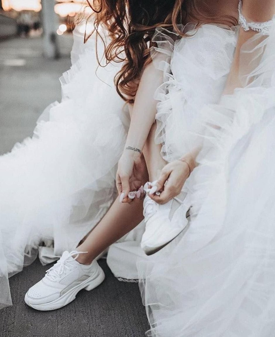 Свадебное платье с кроссовками