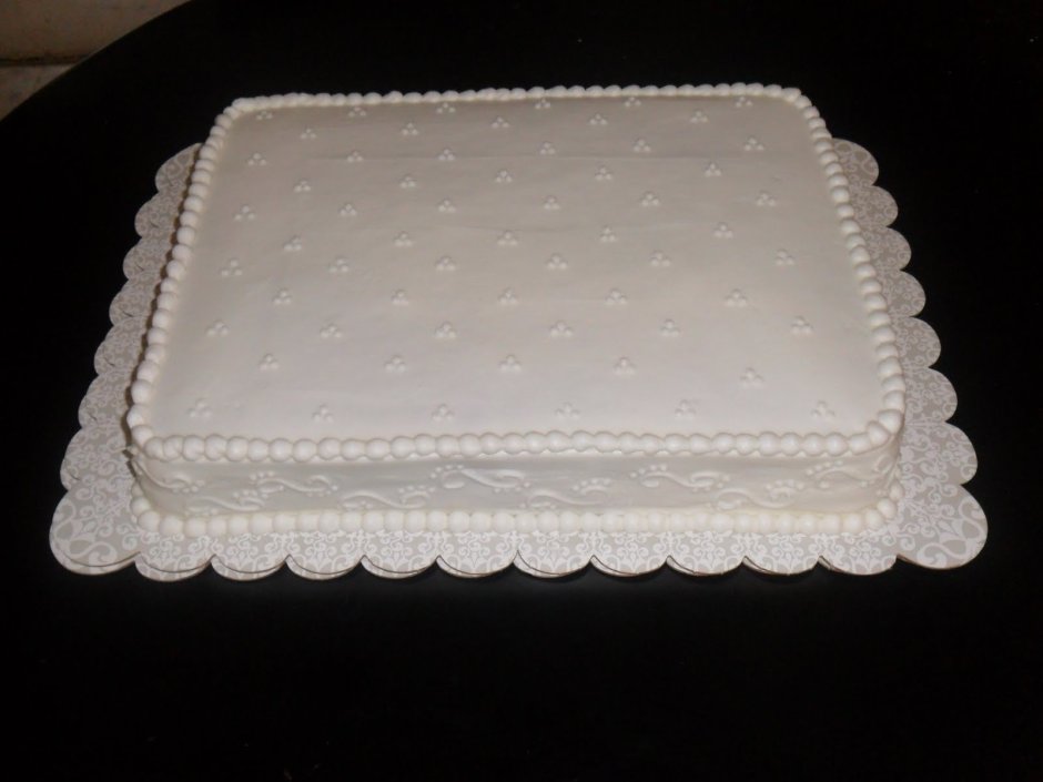 Торт прямоугольный белый