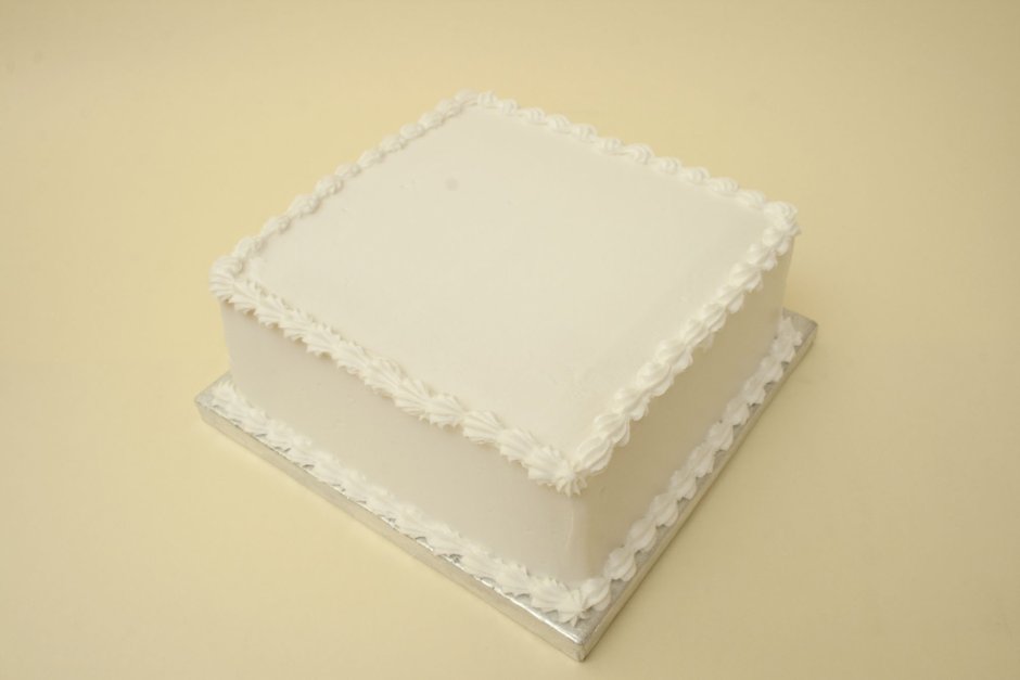 Прямоугольный торт бело голубой