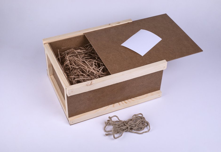 Деревянная коробка с логотипом