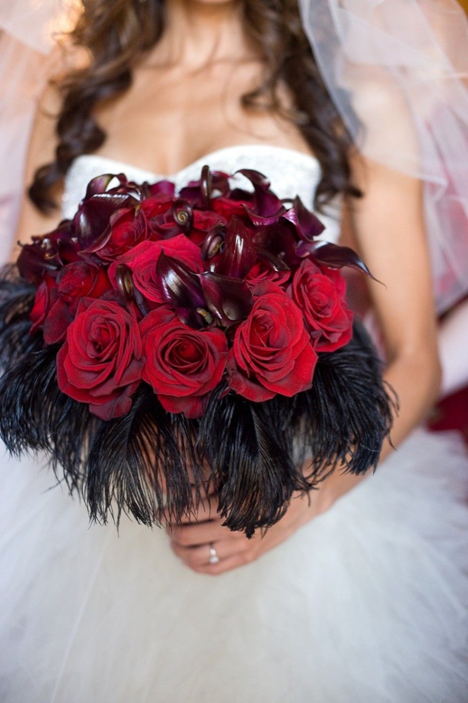 Букет невесты черно красный