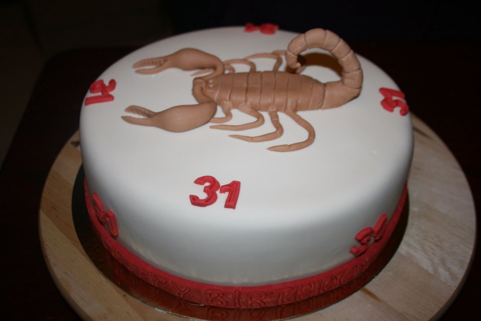 Космический торт со скорпионом