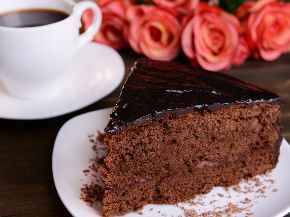 Шоколадное пирожное и кофе