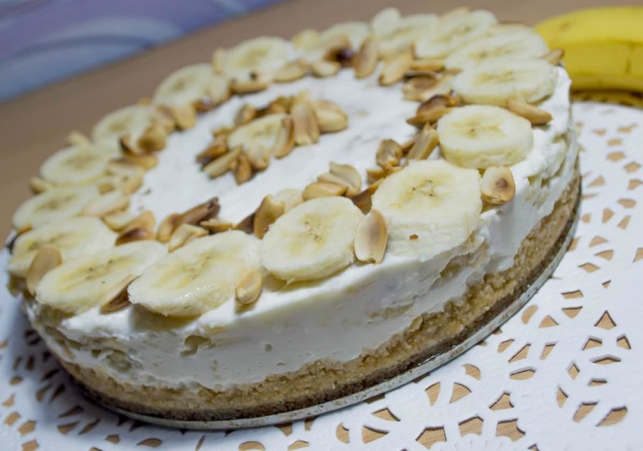 Торт банановый без выпечки из печенья