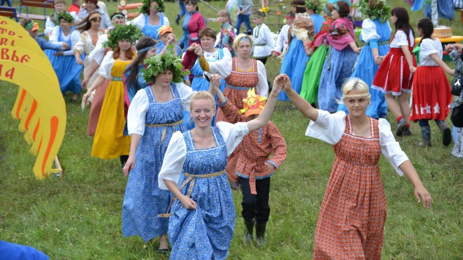 Фольклорный фестиваль в городе Конфлан