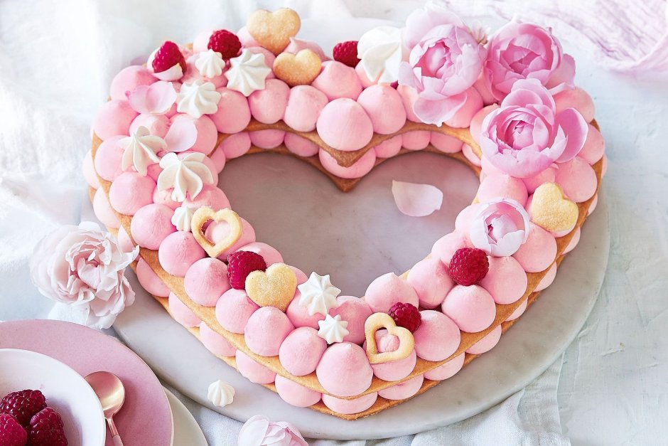 Cake in the form of a Heart