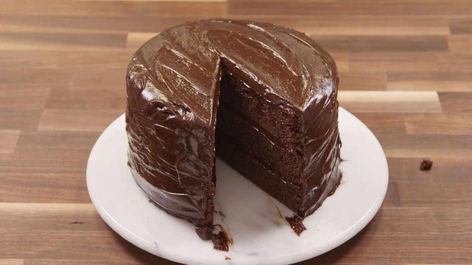 Украшение торта шоколадной стружкой