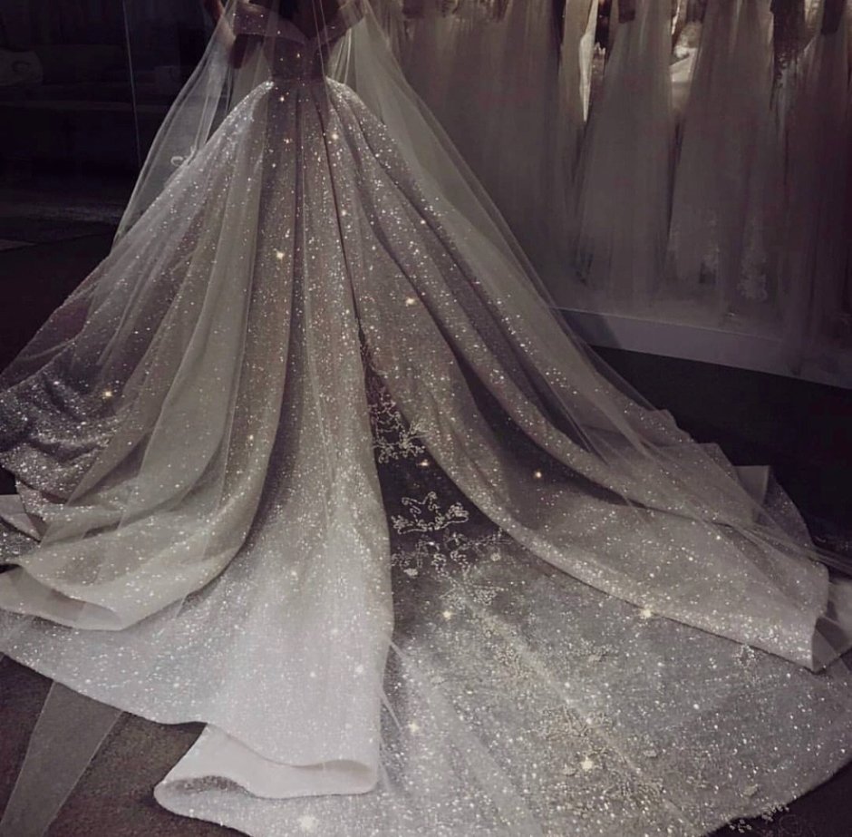Нескромное свадебное платье для невесты