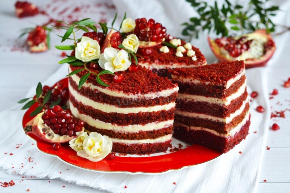 Новогодний торт красный бархат