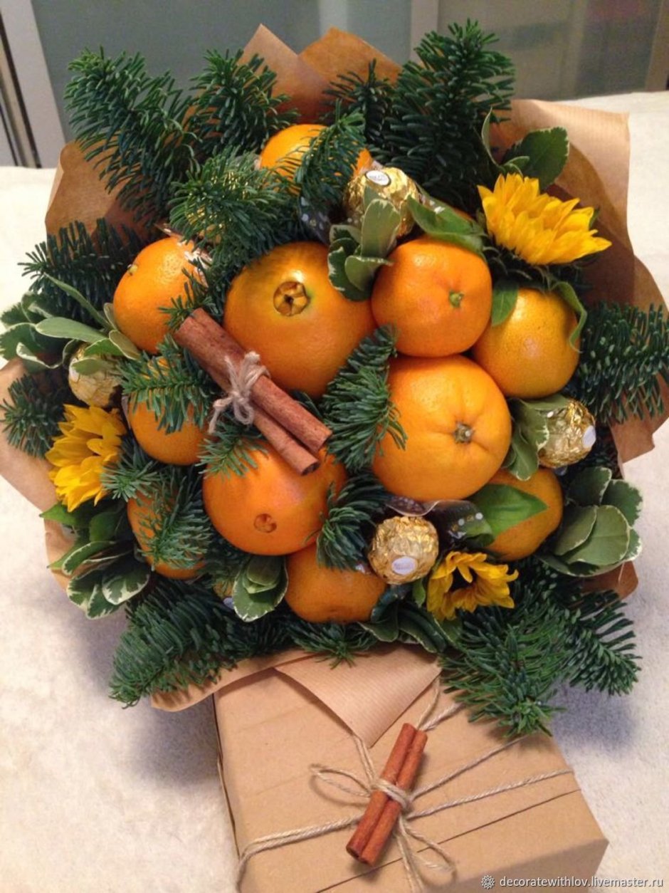 Новогодняя композиция из апельсинов