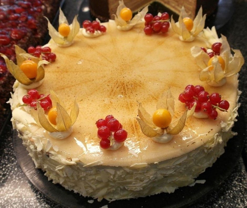 Украшение торта Наполеон фруктами