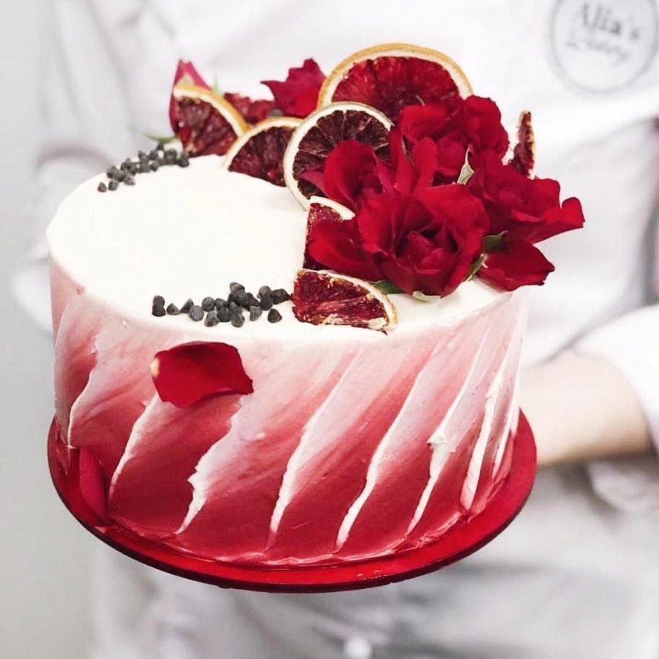 Торт красный в белый горошек