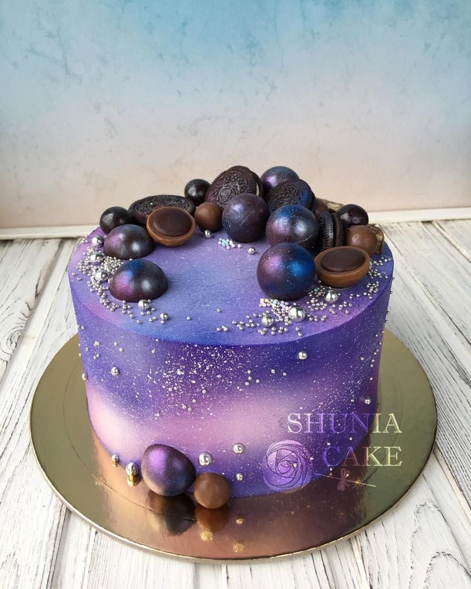 Фиолетово космический торт