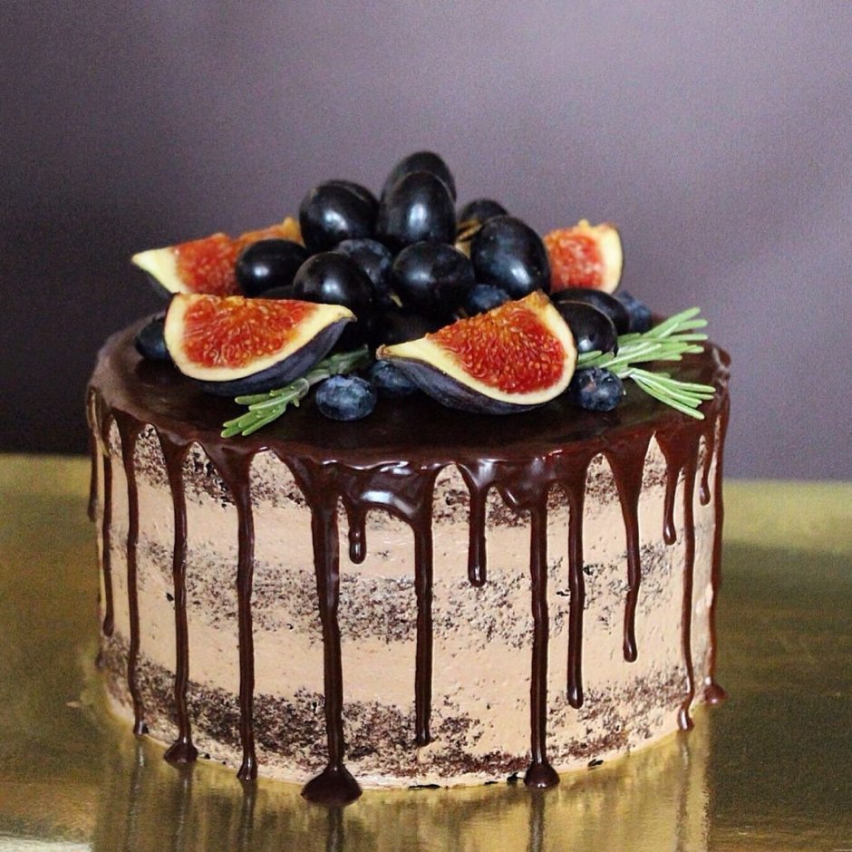 Украшение шоколадных тортов фруктами