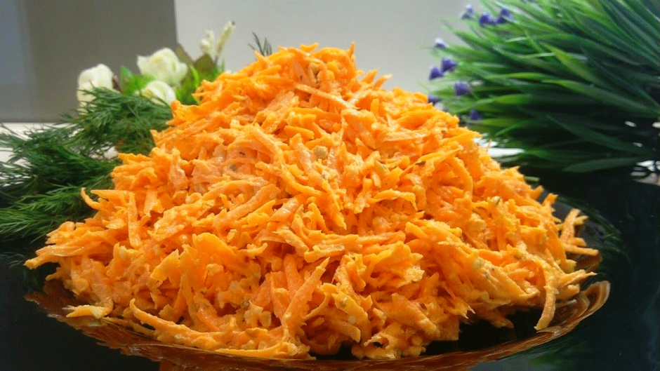 Салат в виде морковки
