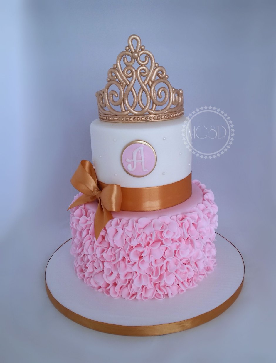 Стильный торт с короной для девочки