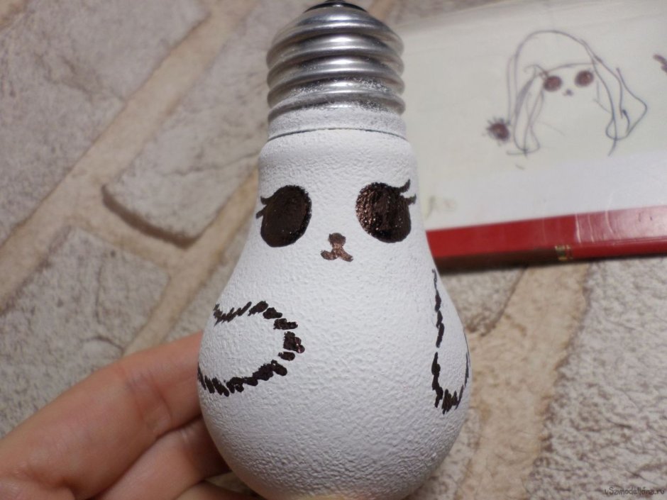 Новогодняя игрушка из лампочки заяц