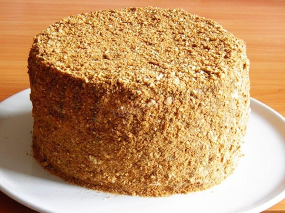 Украшение бисквитного торта с белым кремом