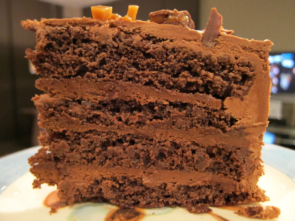 Шоколадный торт внутри