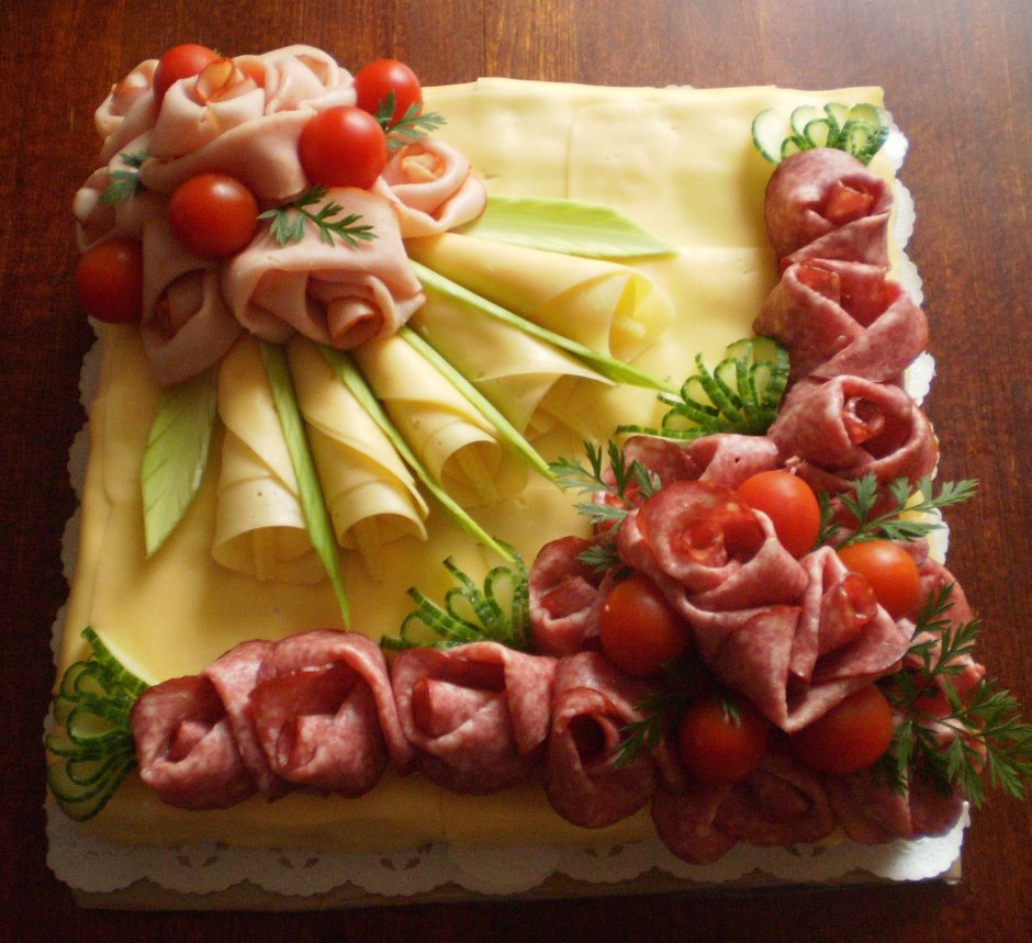 Торт из колбасы и сыра