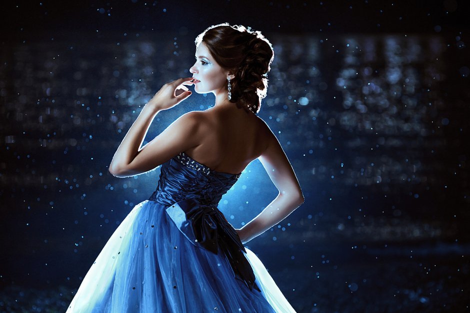 Фотосессия в синем платье зимой