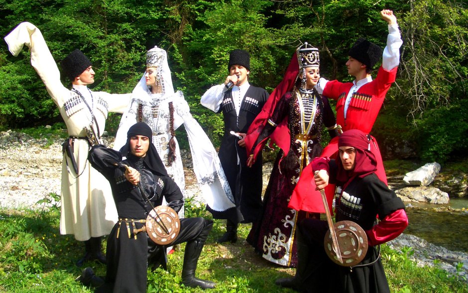 Народ абхазы национальный костюм