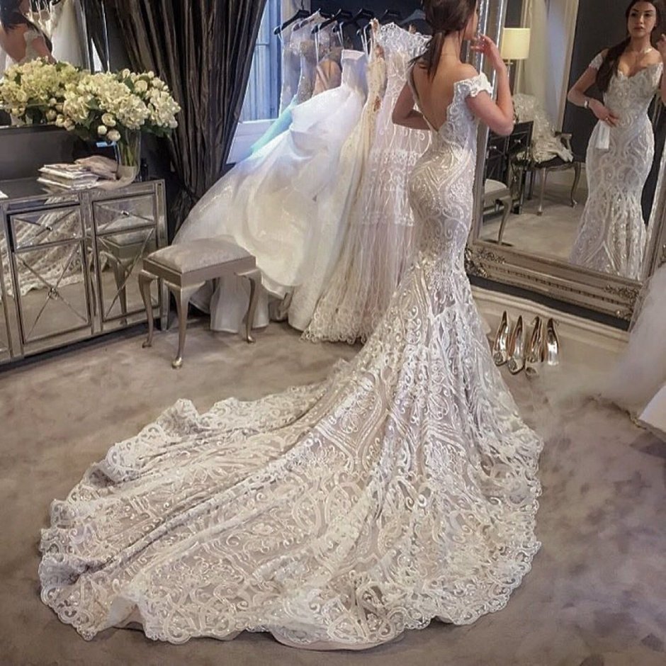 Шикарное свадебное платье со шлейфом Чеченская свадьба видео