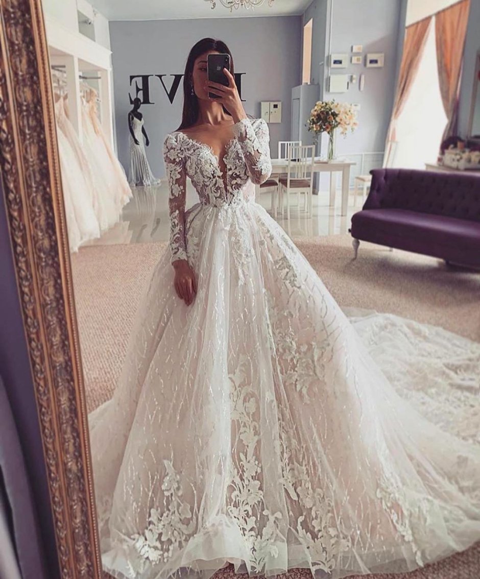 Свадебное платье пышное с кружевом шикарное