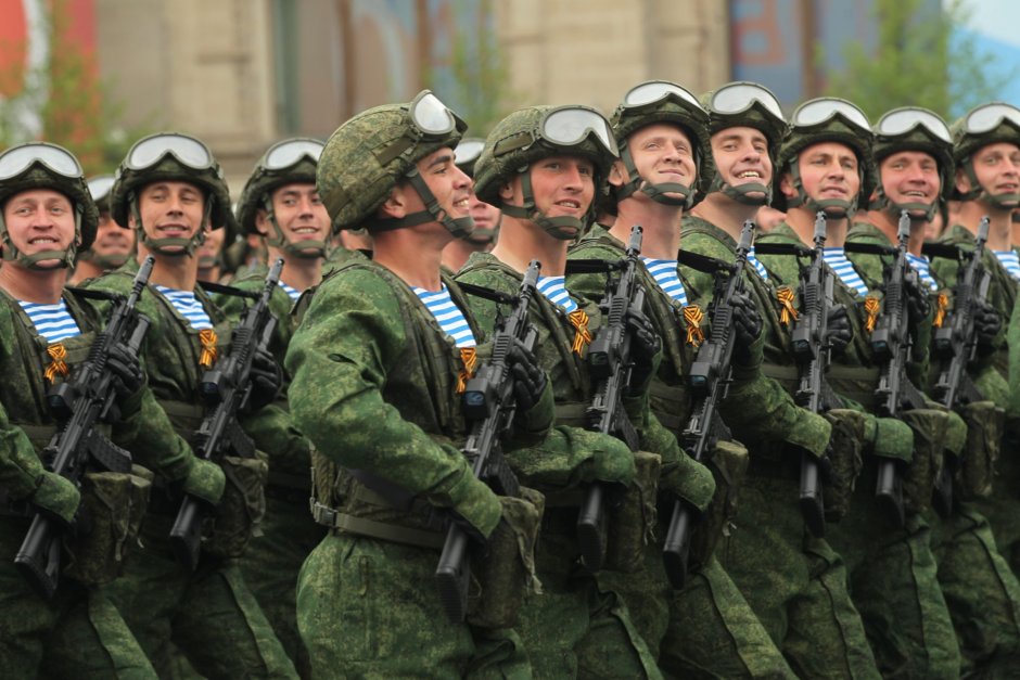 Курсантки на параде Победы в Москве 2021