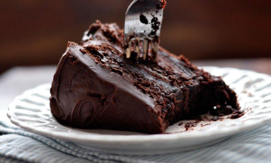 Шоколадный торт без украшений