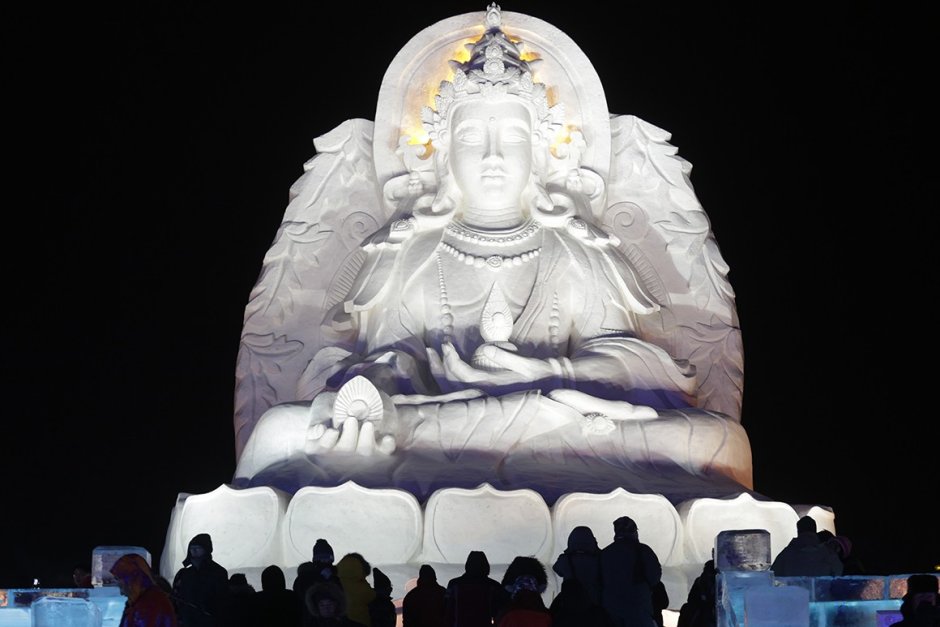 Ледовый город Харбин статуя Будды