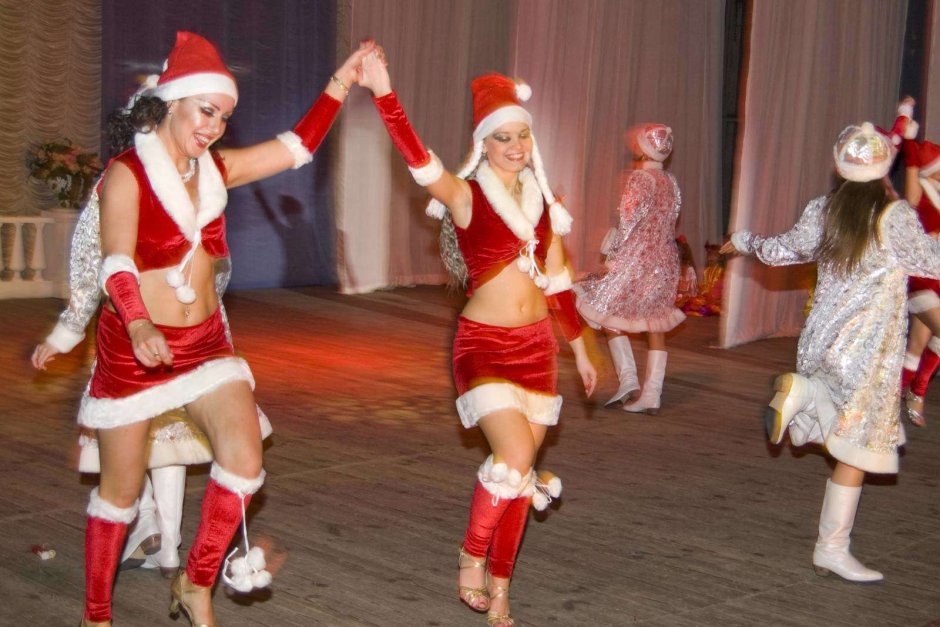 Дед Мороз танцует