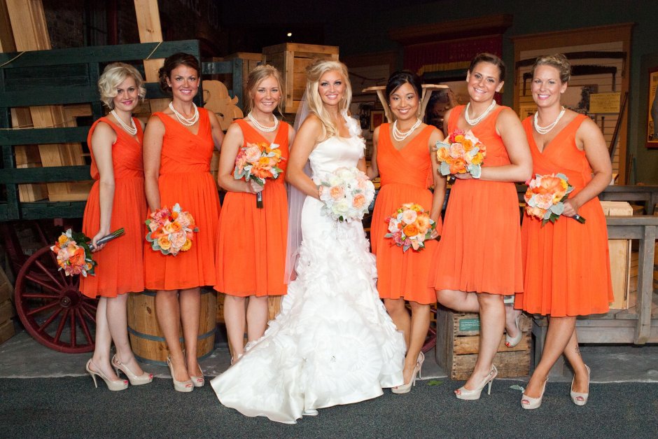 Оранжевое платье на свадьбу гостье
