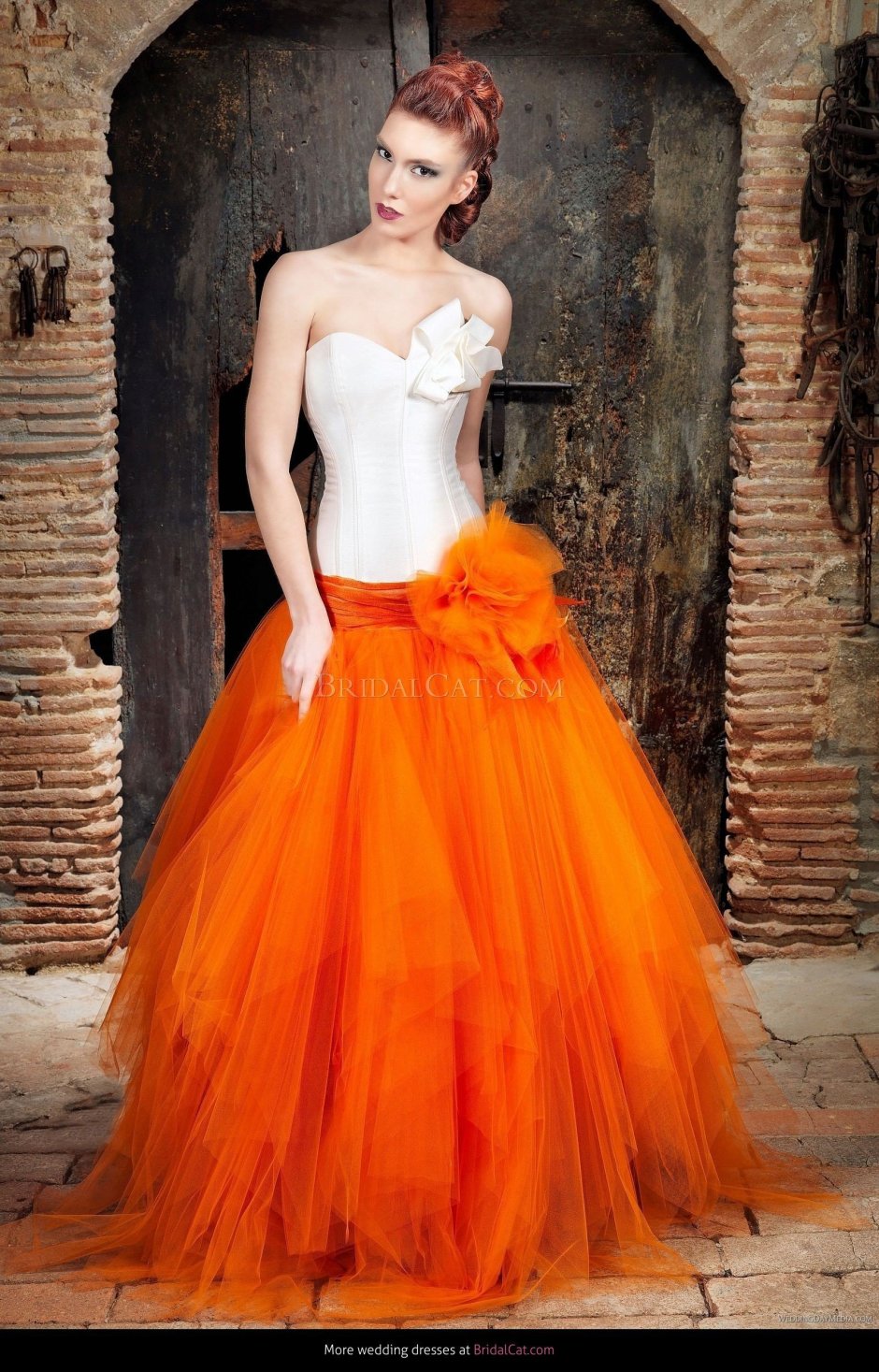 Кринжовое свадебное платье