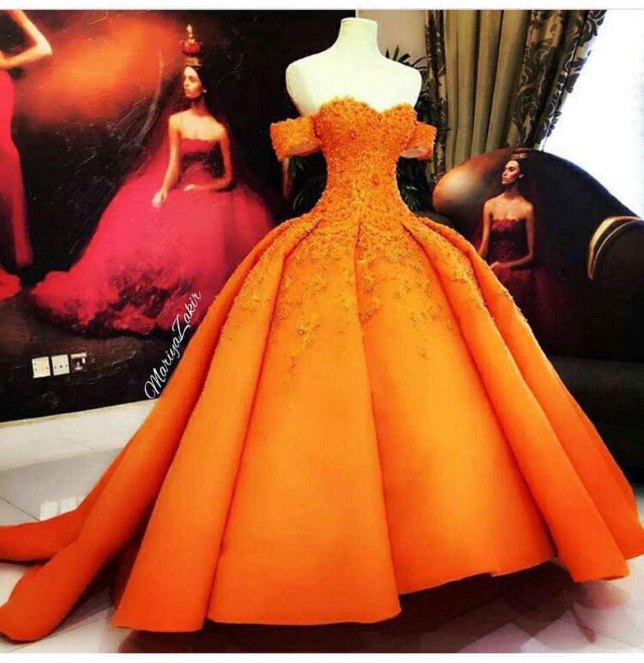 Оранжевое бальное платье