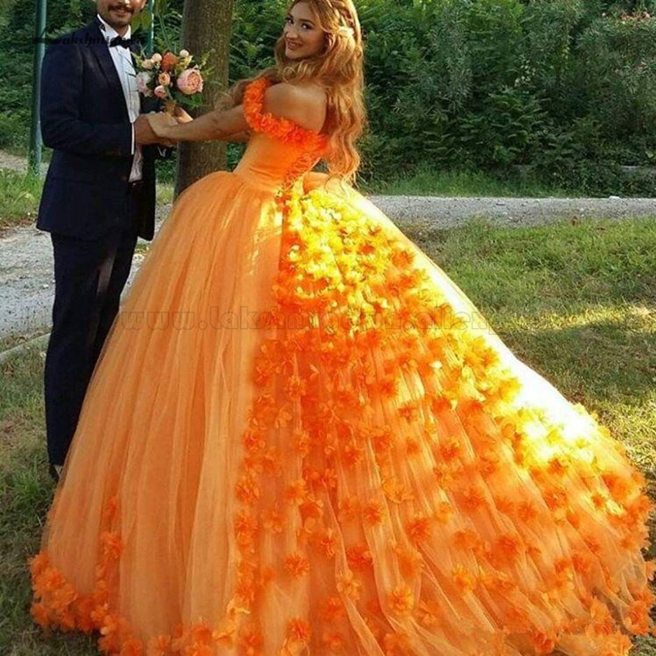 Невеста в оранжевом платье