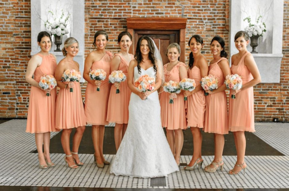 Персиковое платье на свадьбу