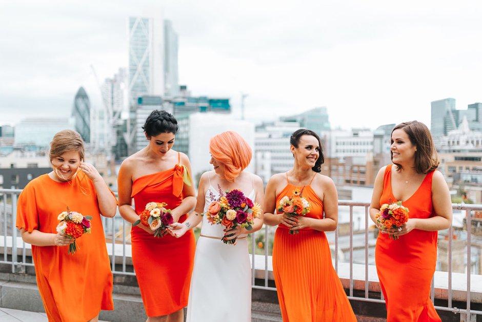 Платья на свадьбу в оранжевом цвете