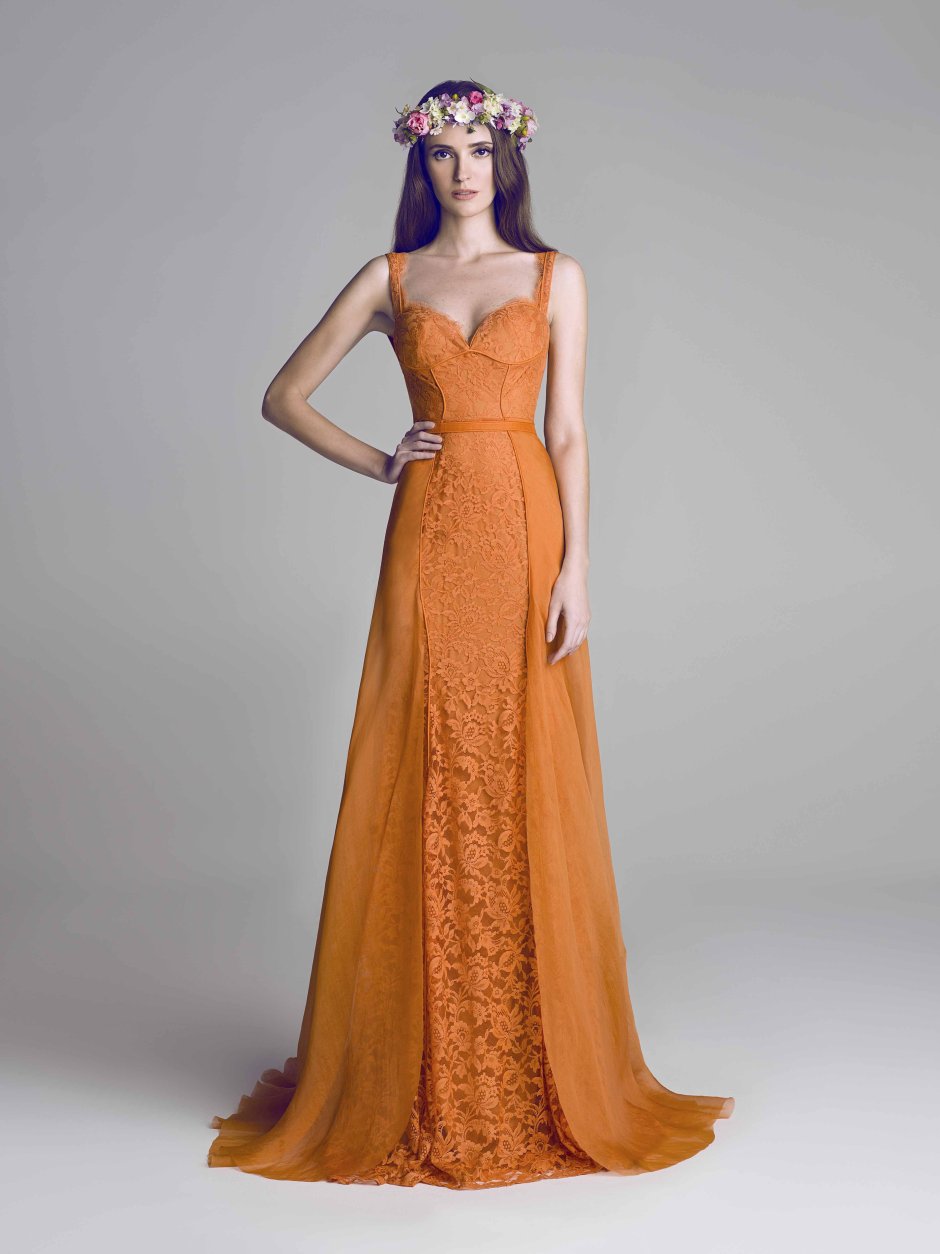 Оранжевое бальное платье