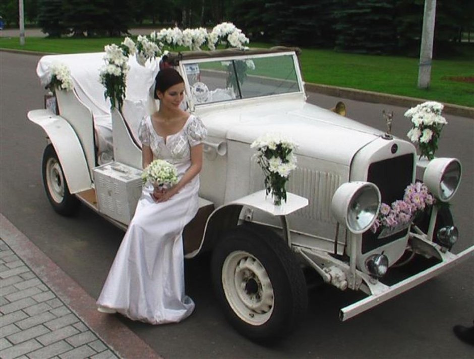 Свадебный ретро автомобиль