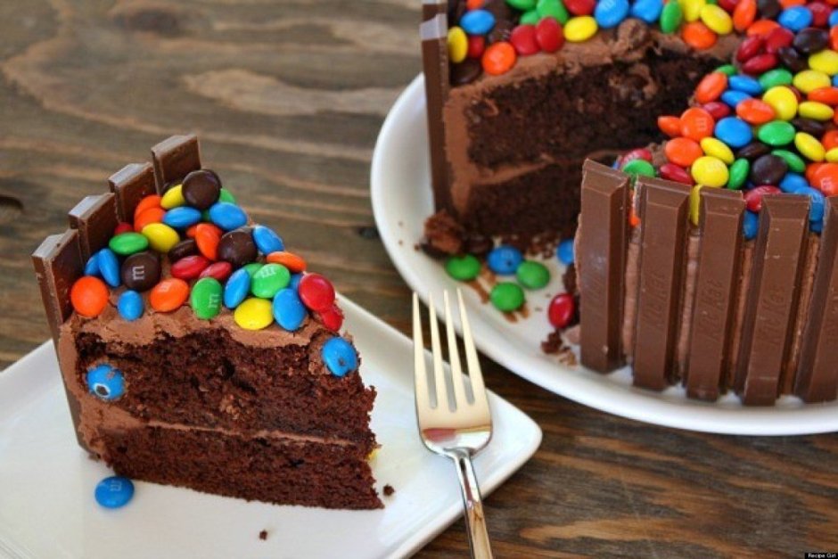 Шоколадный торт с ммдемсом