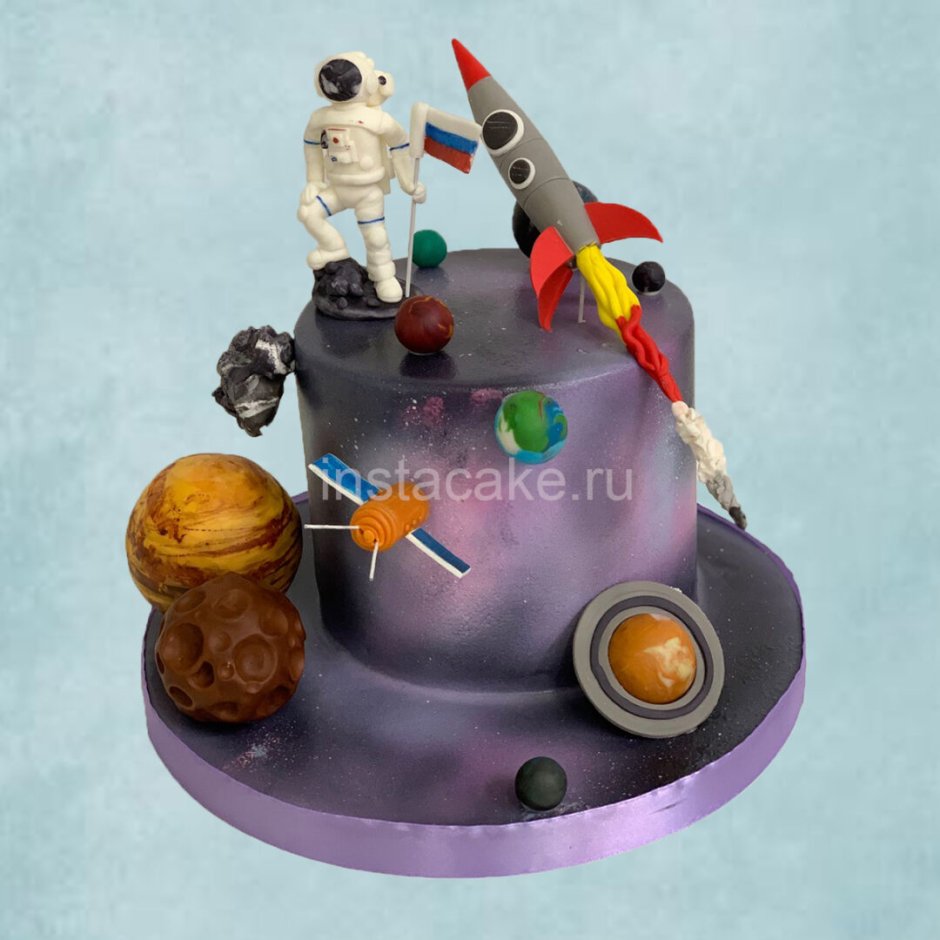 Торт с космонавтом и ракетой