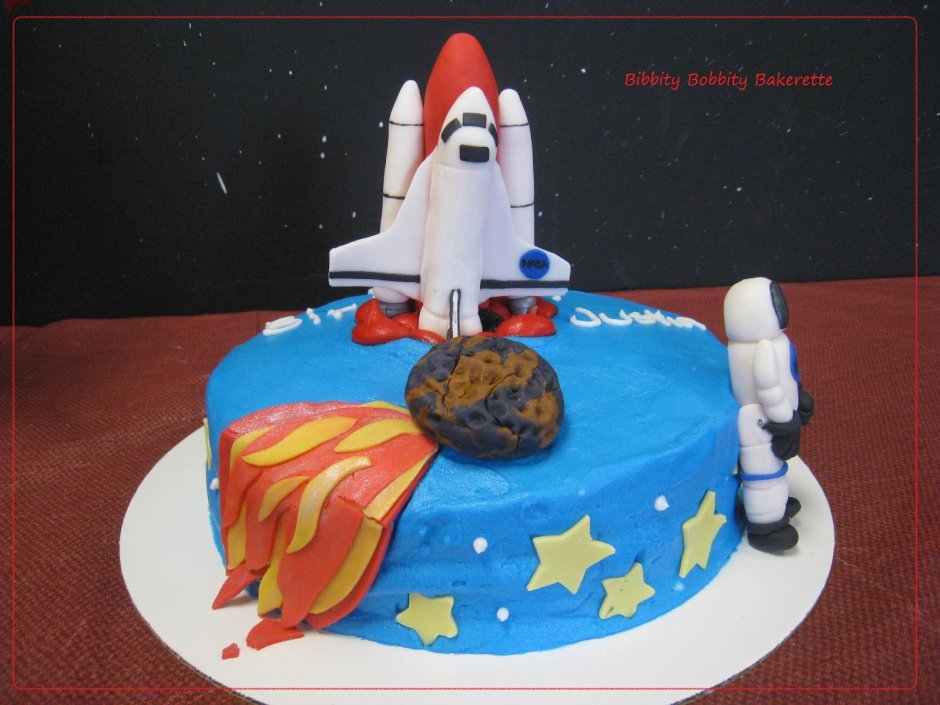 Торт с космонавтом и ракетой