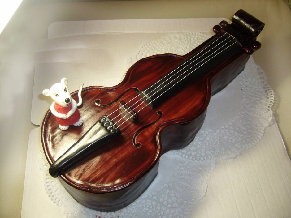 Торт в виде скрипки