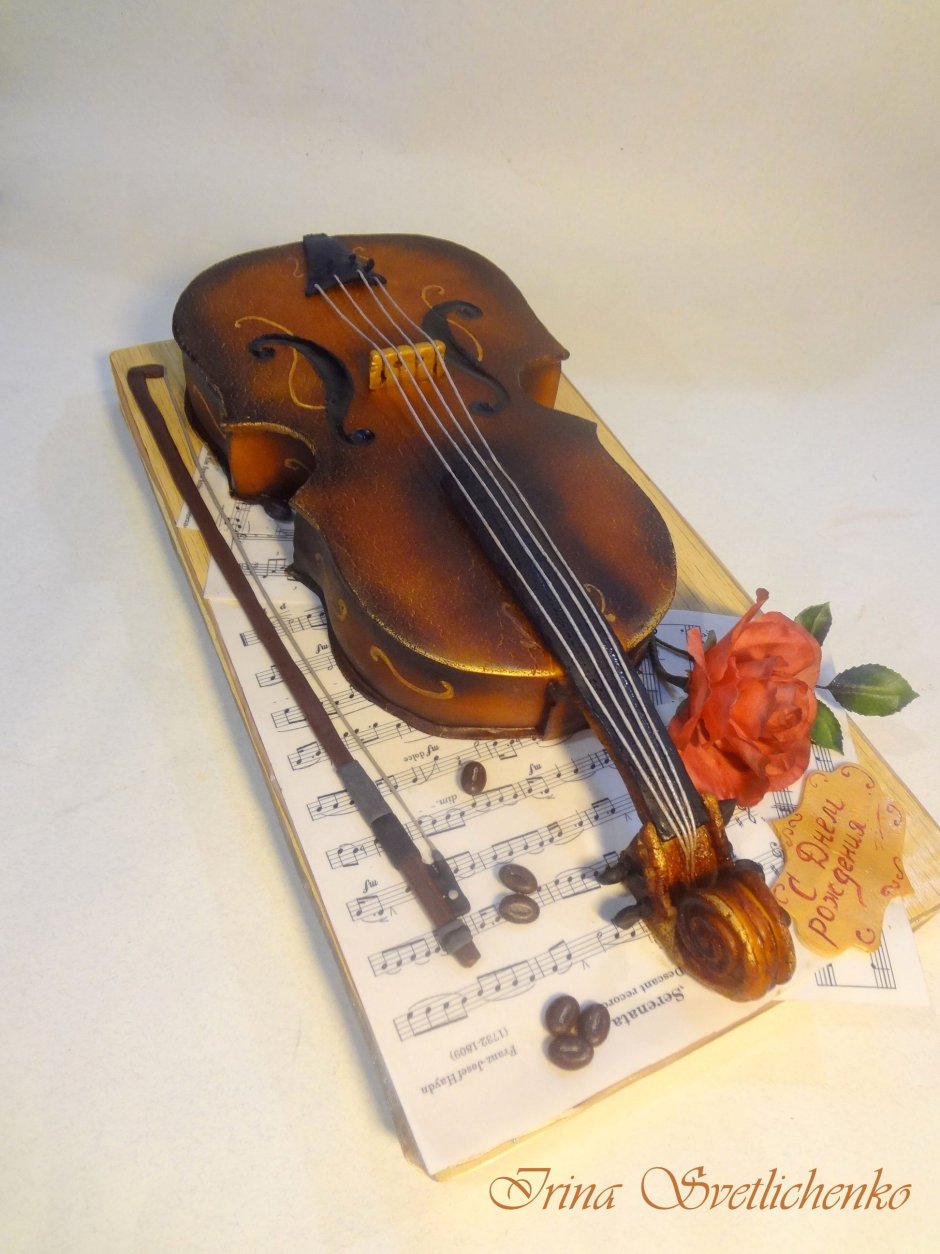 Тортик в виде скрипки