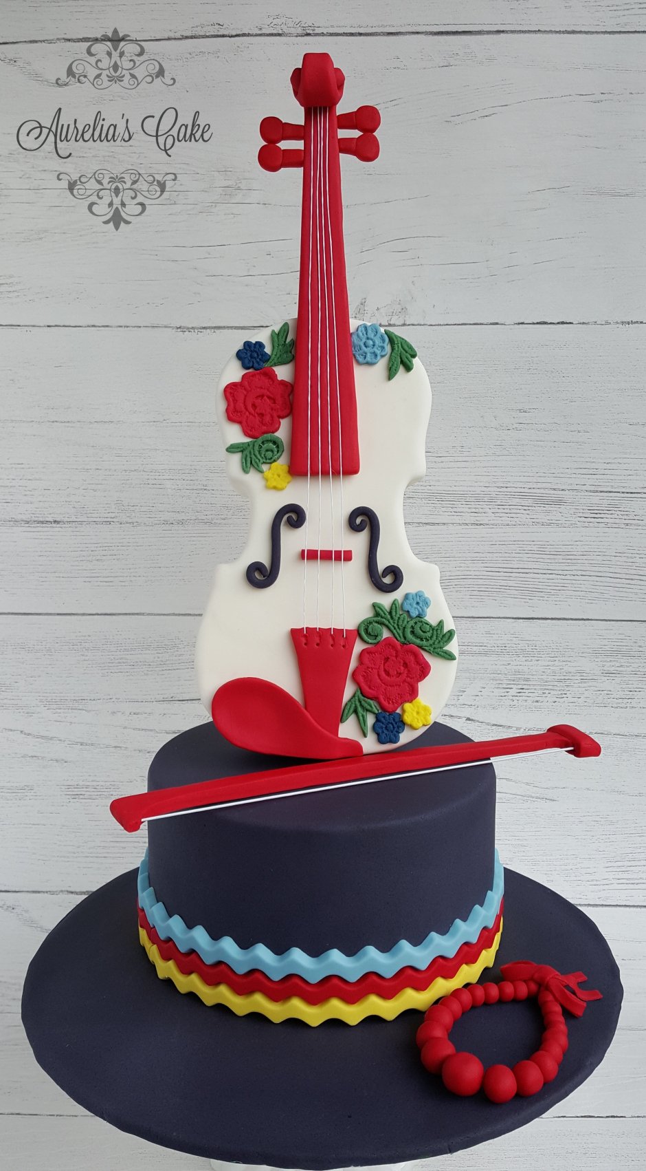 Тортик в виде скрипки