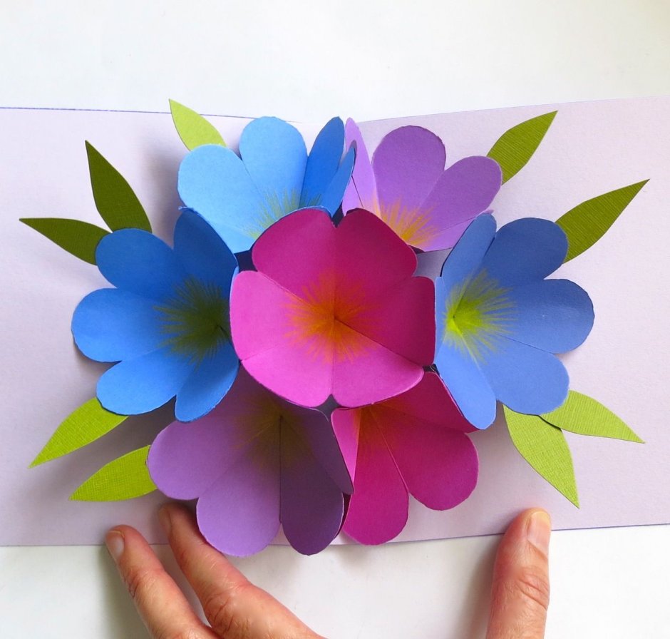 Объемная открытка с цветами и вазой