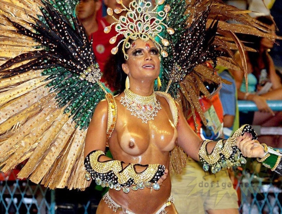 Naked Вивиана Кастро. Карнавал